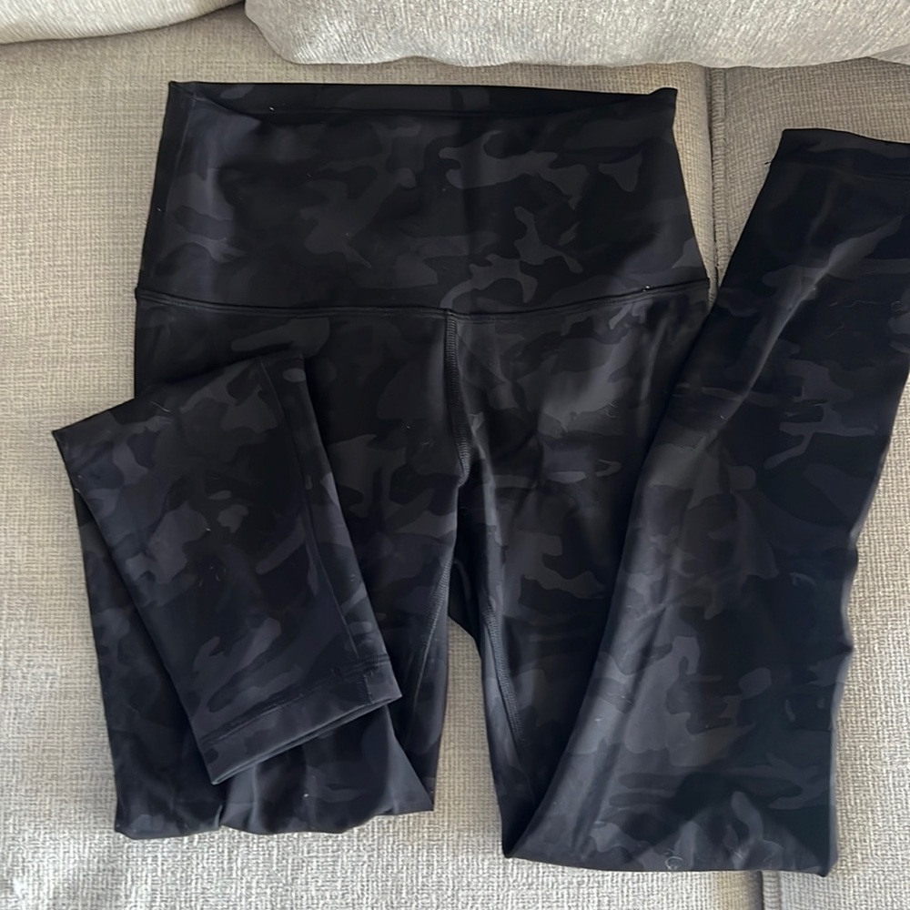 CAMO lulu leggings size 6 inseam 25